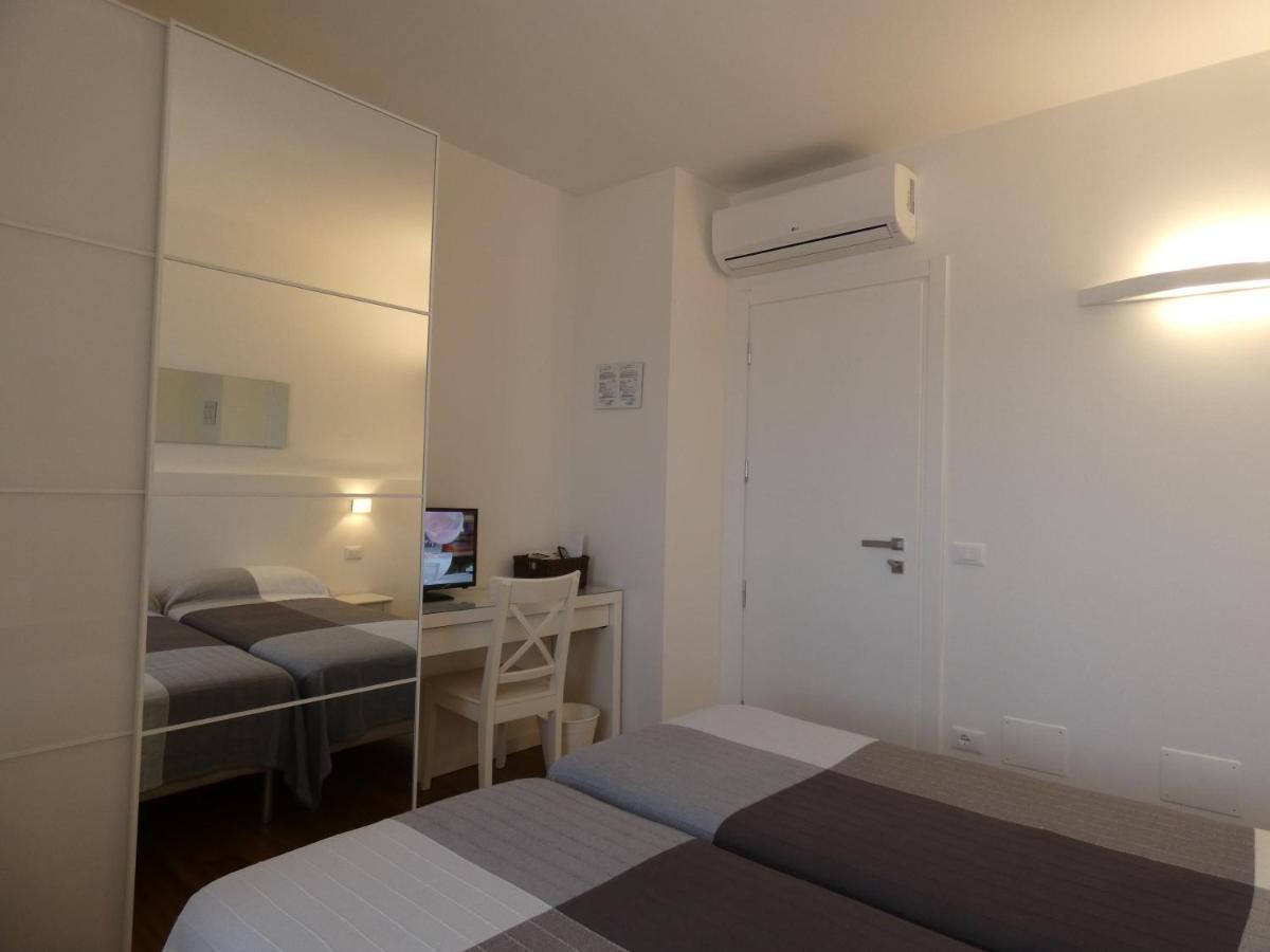 Sant'Anna Hostel Специя Экстерьер фото